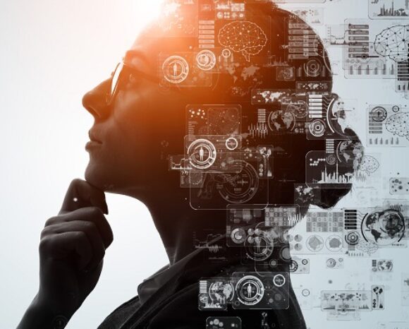 Silhouette einer Person im Profil mit nachdenklicher Pose, umgeben von digitalen Grafiken und futuristischen Oberflächen. Ein Lichtschein oben links unterstreicht Themen der Künstlichen Intelligenz, die Technologie und menschliche Kontemplation verbinden.