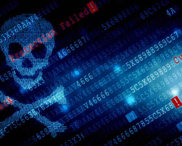 Eine digitale Illustration eines Totenkopfes mit gekreuzten Knochen, gebildet durch Binärcode auf dunkelblauem Hintergrund mit leuchtenden Binärzahlen. Roter Text lautet: „Angriff!“, „Schutz fehlgeschlagen!“ und „Cyber!“. Ein bedrohlicher Hinweis auf die Ransomware-Gruppe lauert im chaotischen digitalen Sturm.