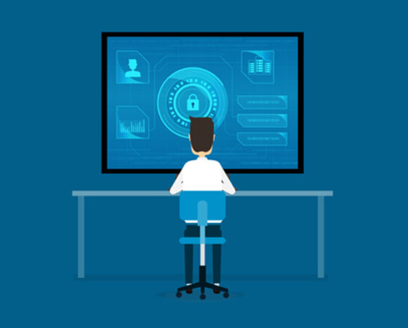 In dieser Illustration sitzt eine Person an einem Schreibtisch vor einem großen Computerbildschirm, auf dem Sicherheitsgrafiken, darunter ein Vorhängeschloss-Symbol, angezeigt werden. Vor einem einfarbig blauen Hintergrund betont die Szene den Fokus auf Cybersicherheit.