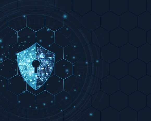 Ein digitaler Sichtschutz mit Schlüsselloch ist von leuchtenden, kreisähnlichen Mustern umgeben, die sich vor einem hexagonalen Gitterhintergrund abheben. Das Bild symbolisiert Cybersicherheit und Datenschutz. Helle Blautöne dominieren das Design.