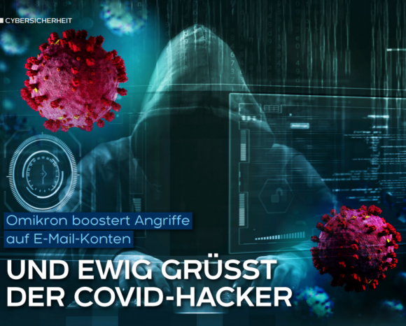 Eine vermummte Gestalt steht inmitten wirbelnder digitaler Daten und Grafiken, flankiert von zwei vergrößerten Virusmolekülen. Der deutsche Text lautet: „Omikron boostert Angriffe auf E-Mail-Konten“ und „Und ewig grüßt der Covid-Hacker“.