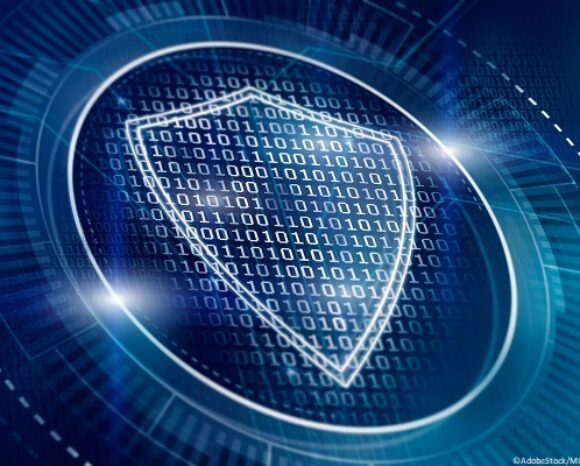 Ein digitales Schild aus Binärcode (0 und 1) wird vor einem dunkelblauen Hintergrund mit kreisförmigen, futuristischen Mustern angezeigt und symbolisiert digitale Sicherheit und Schutz.
