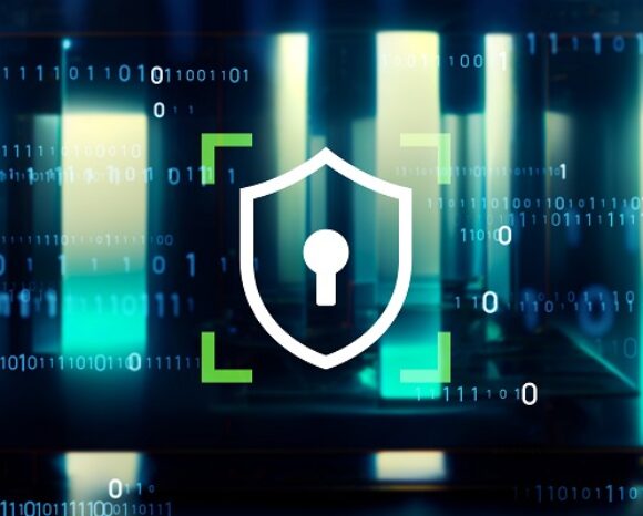 Eine digitale Darstellung der Cybersicherheit zeigt ein Schild mit einem Schlüsselloch in der Mitte, umgeben von Binärcode. Im Hintergrund sind unscharfe Datenserver und Web Application Firewalls (WAF) zu sehen, die robusten Datenschutz und Netzwerksicherheit symbolisieren.