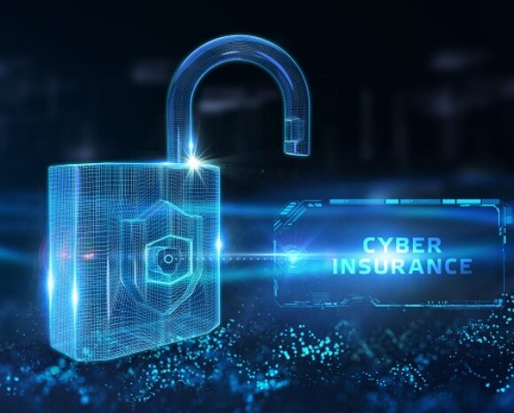 Cyberversicherung mit Datenschutzsymbol