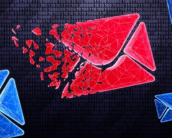 Eine digitale Illustration eines roten Umschlags, der in Fragmente zerfällt, umgeben von Binärcode. Im Hintergrund sind außerdem blaue Umschläge zu sehen, die digitale Kommunikation und Daten symbolisieren – eine eindrucksvolle Darstellung, wie E-Mails durch neue Angriffsmethoden bedroht werden.