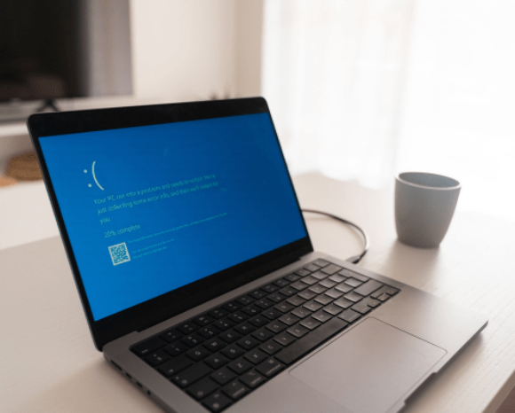 Laptop mit gezeigtem Programmfehler