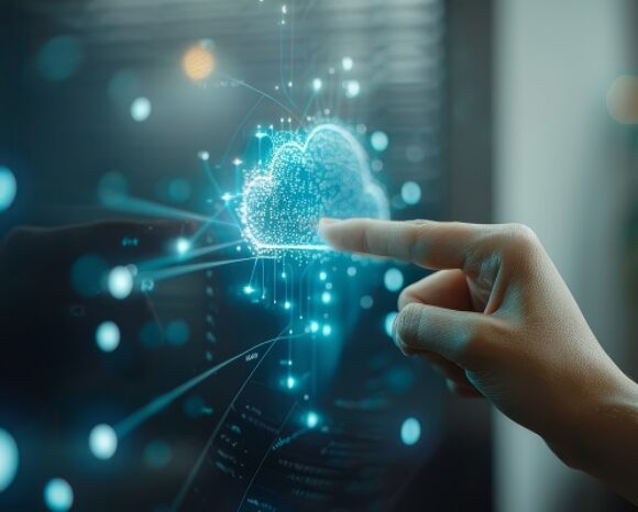 Finger tippt auf Cloud