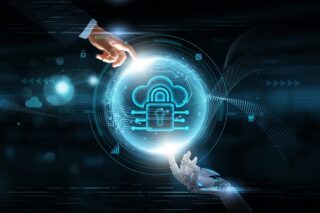 Menschliche und Roboterhand berühren Cloud Security Symbol