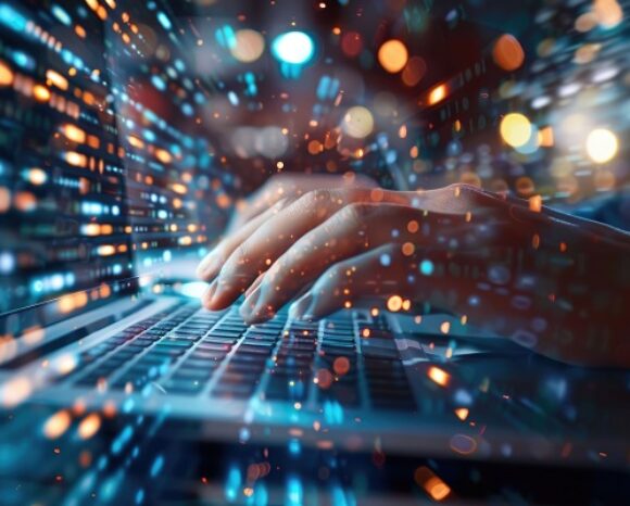 Tippende Hände auf virtueller Tastatur