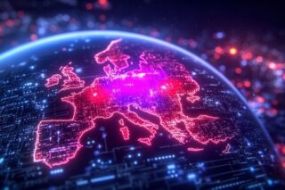 Digitale Darstellung von Europa auf einem Globus mit leuchtenden Netzwerkverbindungen in Pink und Blau, symbolisiert Digitalisierung, Vernetzung und Technologie in Europa