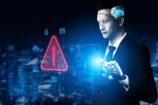 Humanoider KI-Roboter in Anzug zeigt auf rotes Warnsymbol, umgeben von Cybersecurity-Icons wie Schlössern und Schildern vor blauem digitalen Hintergrund