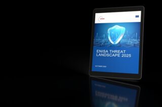 Ipad mit Cover des Enisa Threat Reports 2025