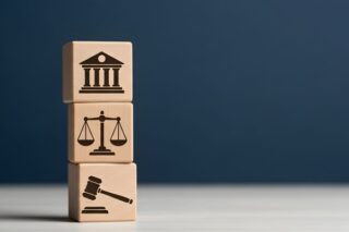 Würfel mit Symbolen der Öffentlichen Verwaltung