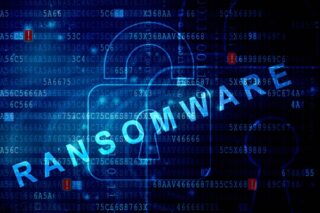 RANSOMWARE auf blauem Hintergrund mit Schloss