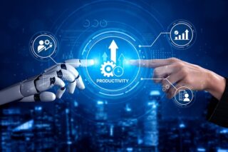 Roboter und Mensch zeigen auf das Wort Productivity