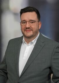 Tobias Pföhler ist EMEA Sales Director bei StorMagic. Mit seiner Expertise in der IT, davon über 15 Jahre mit dem Schwerpunkt für Software-Defined Storage, hilft er Kunden und Partnern dabei, Hochverfübarkeit von Daten bei maximaler Funktionalität und Einfachheit zu erreichen.