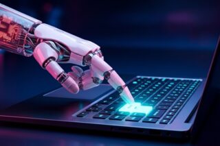 Roboterhand drückt auf die leuchtende Enter-/Return-Taste