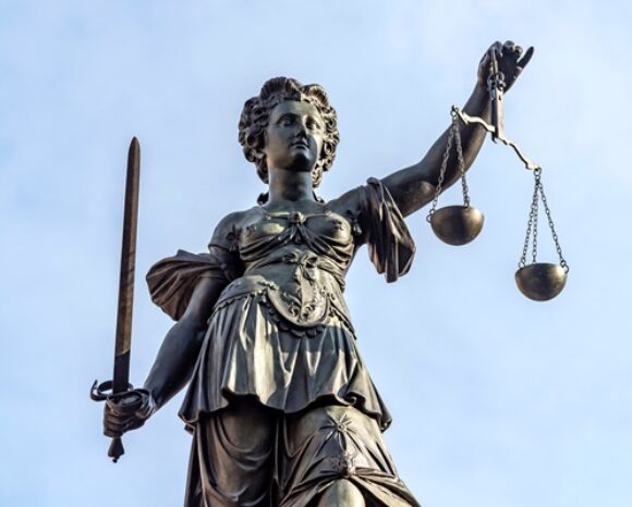 Justitia-Statue