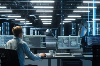 Systemadministrator bei der Arbeit