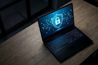 Laptop mit Schloss-Symbol
